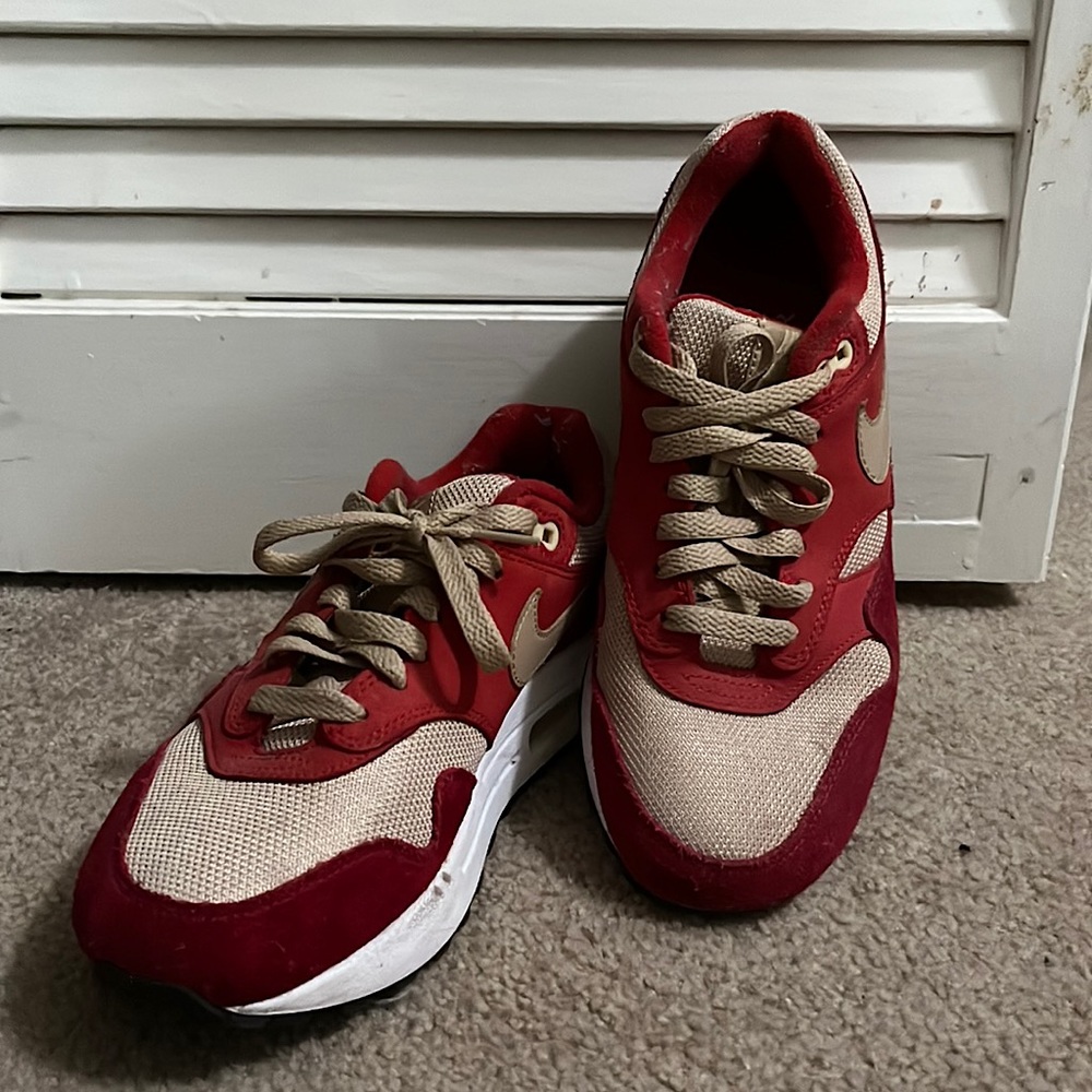 NIKE Air US Women’s 6 red and tan shoes